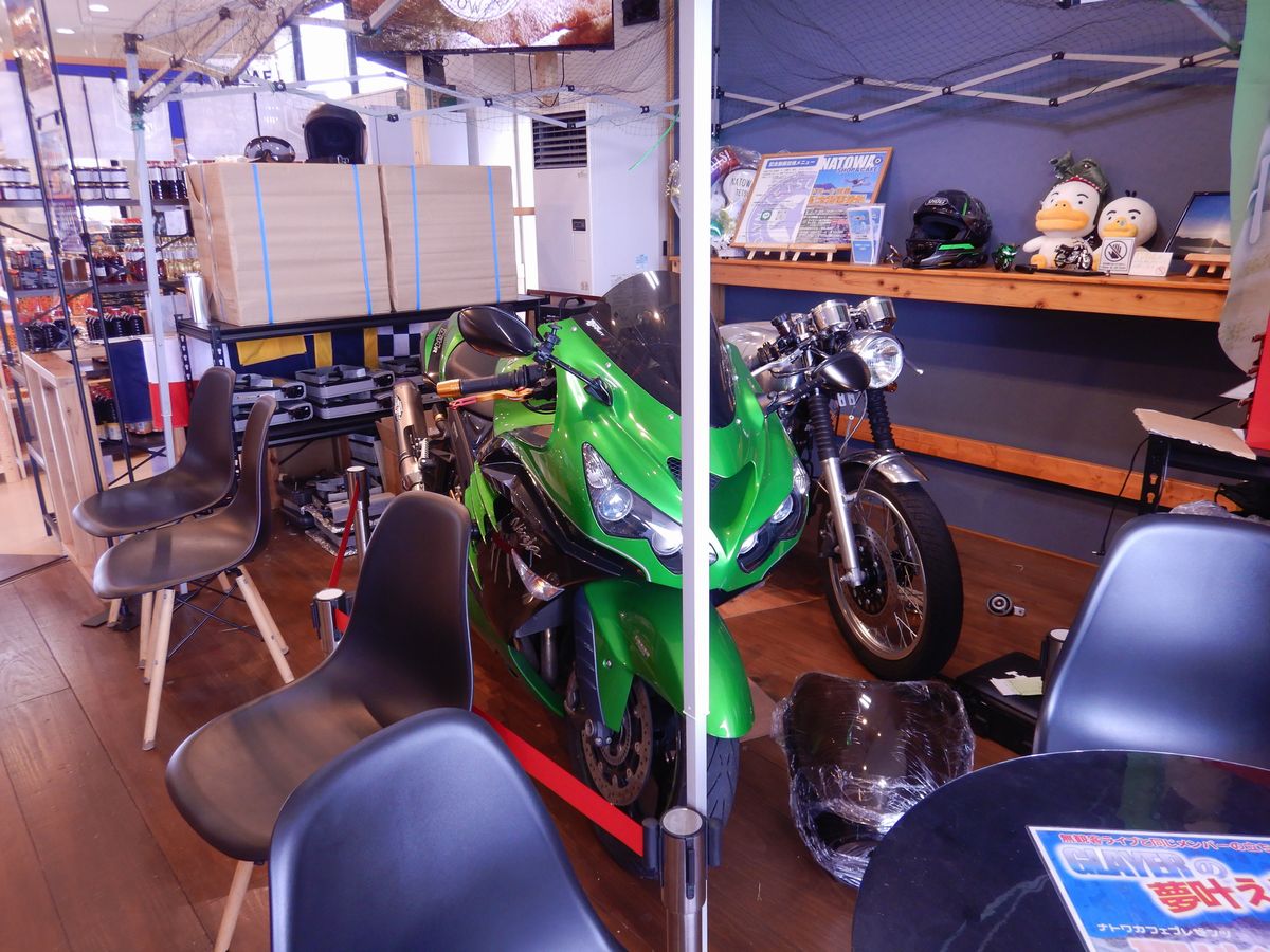 施設内のバイク展示